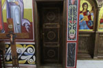 Врата у дуборезу унутар цркве Св. Димитрија