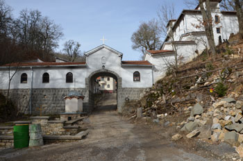 Манастир Драганац са црквом Светог арханђела Гаврила